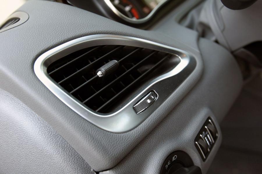  Dodge Dart 2012 года  (фото 70 из 145)